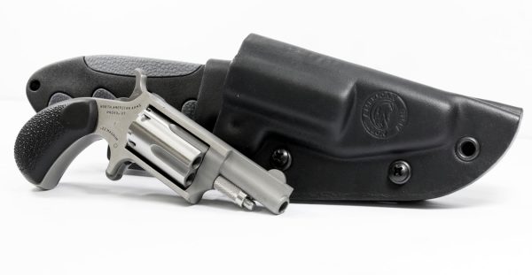 22 Mag Mini-Revolver with CRKT Gut Hook Knife